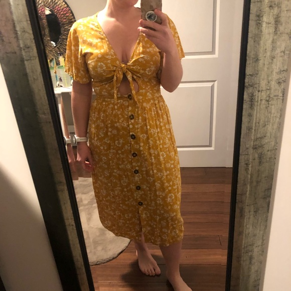 Yellow and White Floral Dress - Picture 4 of 4
